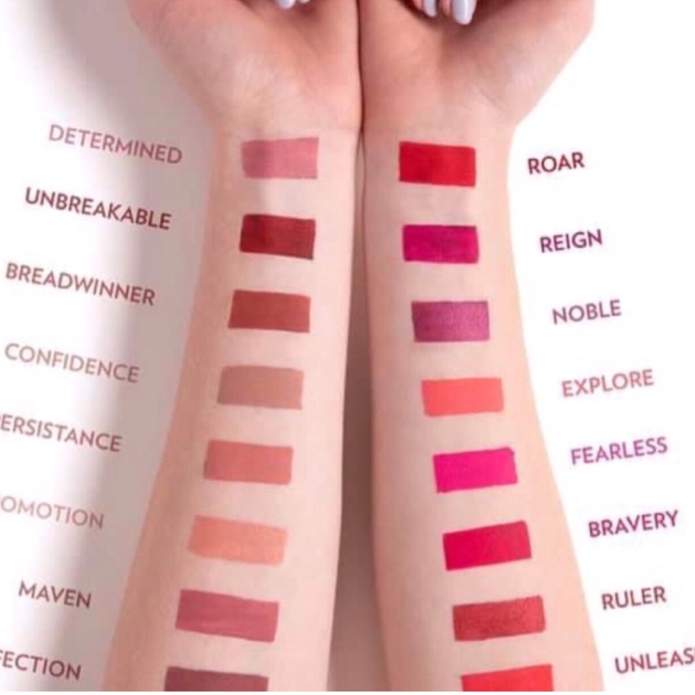 Fluid Lipstick - Vibrant Ruler - Picture 6 of 7